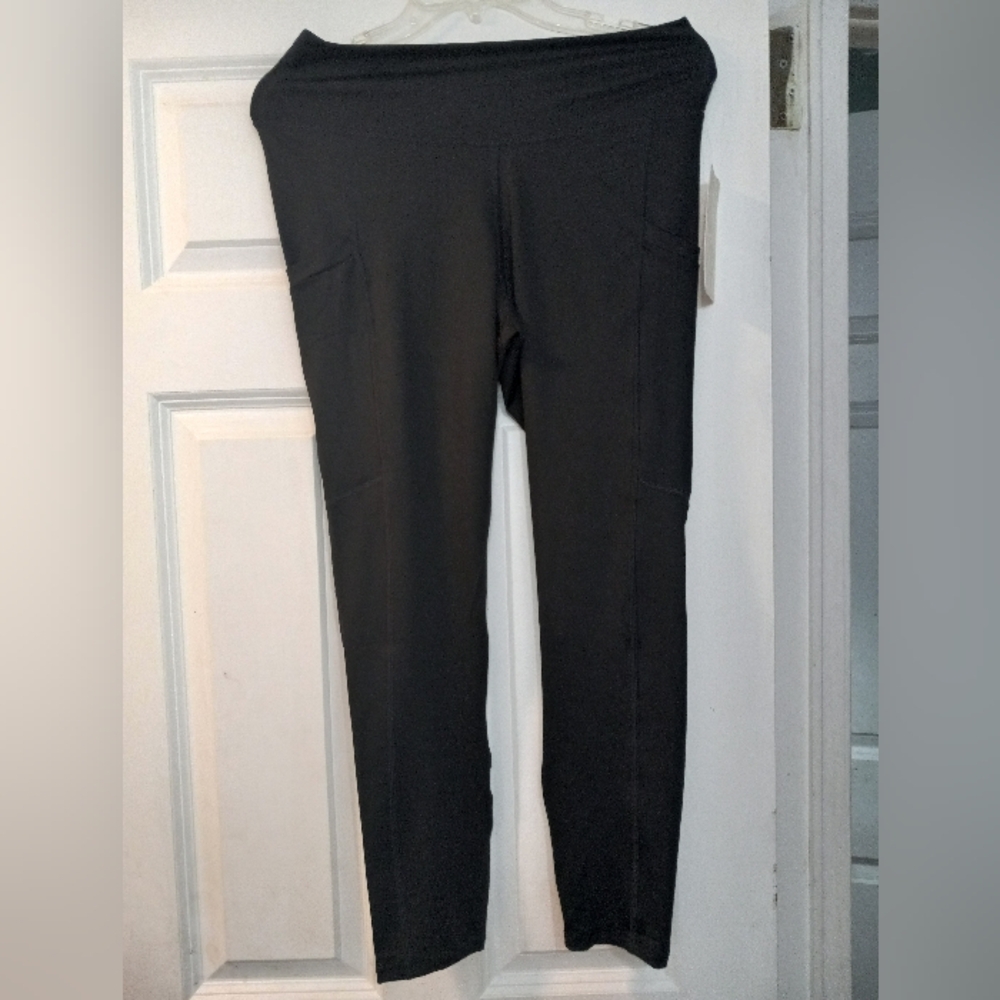 PowerHold® High-Waisted LeggingThe high-waisted legging - Picture 2 of 9